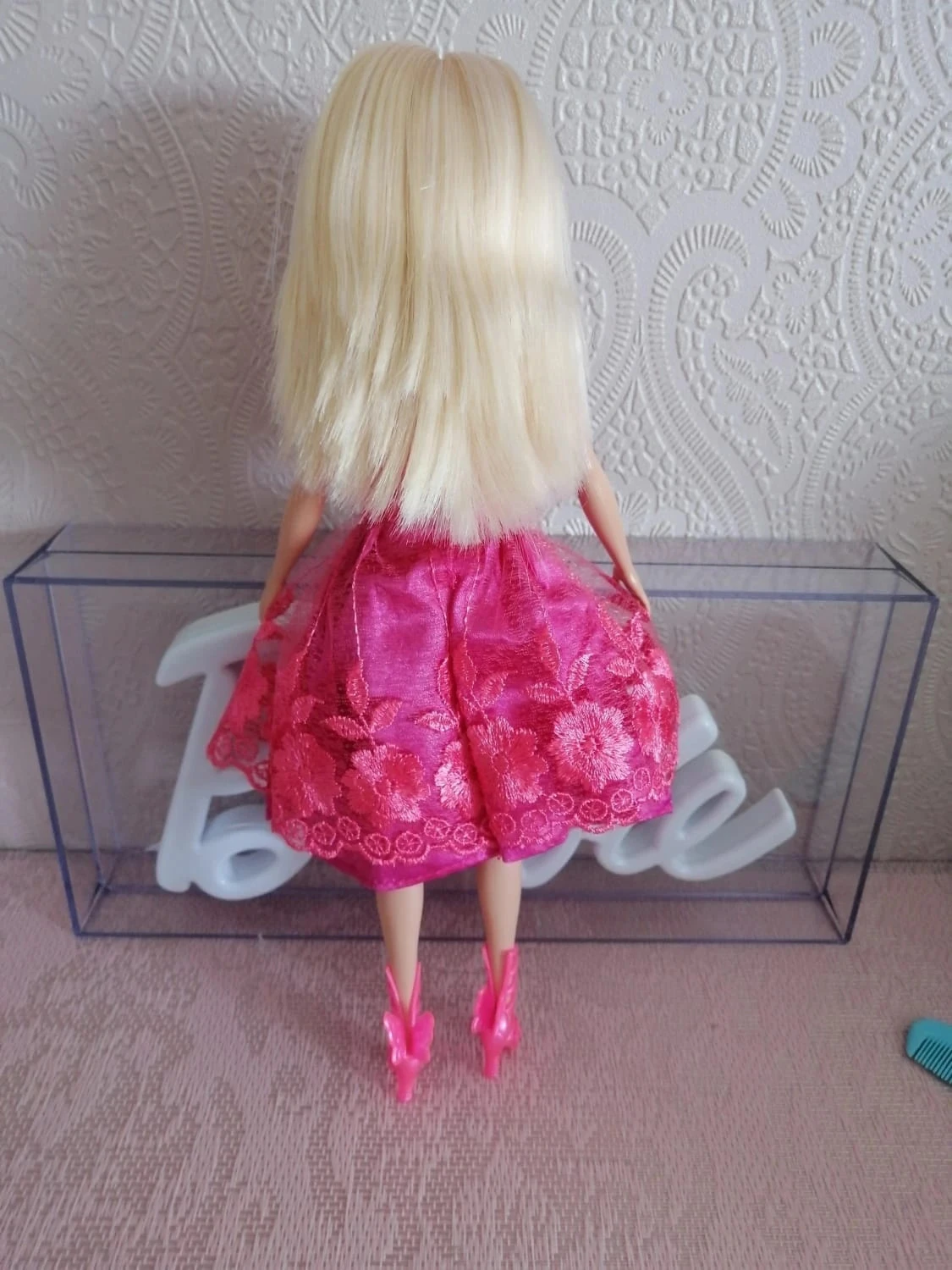 Jolie Barbie en tenue dentelle – photo 3